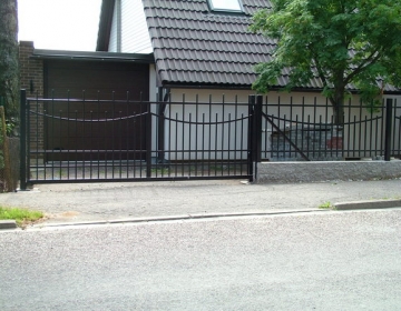 Sliding gate